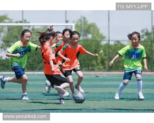 欢庆足球六一节青春梦想在绿茵场上绽放 欢庆足球六一节青春梦想在绿茵场上绽放